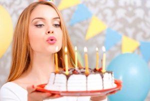Что подарить девушке на 18 лет?