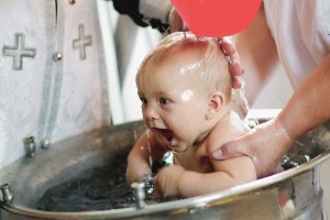 Когда нужно крестить ребенка?