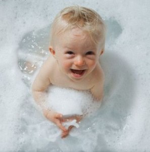 Можно ли купать ребенка при температуре?