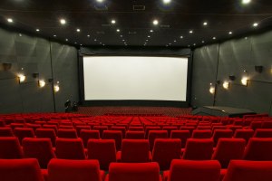 Какие фильмы можно посмотреть сейчас в кинотеатре?