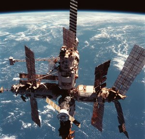Сколько космических станций находится в космосе?