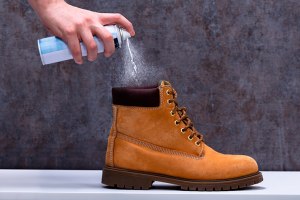 Как убрать запах из обуви?