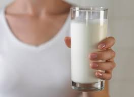 Молоко помогает справиться с бессонницей?