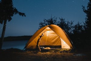 Что необходимо взять с собой для ночевки на природе?