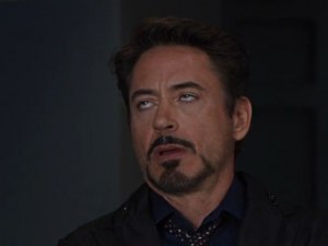 Что за мужик с закаченными глазами стал выдаваться Яндекс Картинки?