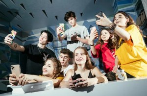 Почему молодёжь хочет работать блогерами на ютубе?