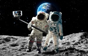 Тур на Луну. Были уже на Луне туристы? Что известно об этом?