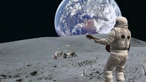 Почему обычные люди видят в небесах что-то мистическое,а космонавты ничего?