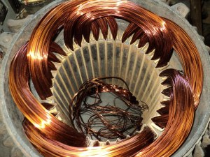 В чем преимущества алюминиевой обмотки от медной в электромоторе?