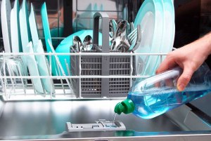 Как промыть ёмкость для ополаскивателя в посудомоечной машине?
