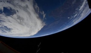 Как космонавт Роскосмоса Сергей Корсаков запечатлел внеземной вид на океан?