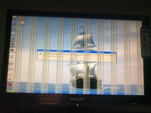 Белые полосы на экране, что это?