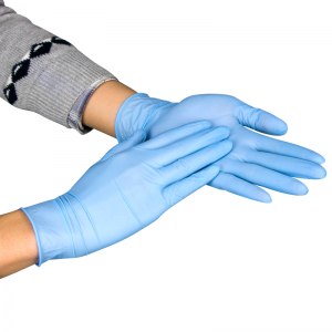Защитят ли хоть немного от удара током обычные резиновые перчатки?