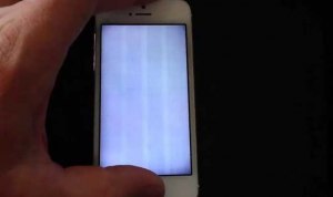 На смартфоне белый экран. Что делать?