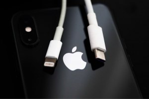 Почему Европа и США заставляют Apple продавать iPhone с USB-разъемом?