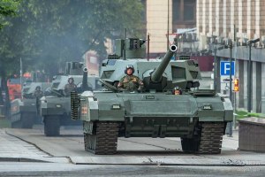 Почему МО России закупает в основном танк т-90 а не т-14 Армата?