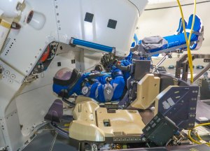 Как переносит полет на орбиту астронавт Рози Рокетир на корабле Starliner?