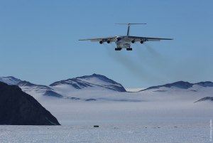 Почему полёты самолётов над Арктикой опасны для человечества?