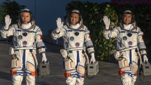 Кто был первым китайским космонавтом?