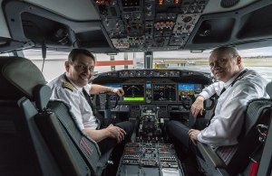 Кто убирается в кабине пилотов самолёта и надо ли за ним проверять кнопки?
