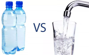 Какая вода более качественная - Из-под крана или бутилированная(см)?