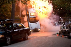 От чего взрываются машины при авариях в фильмах?
