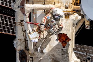 Какие космонавты и астронавты находятся на МКС в декабре 2021 г.?