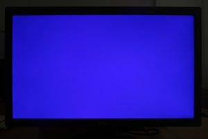 Почем у телевизора на экране телевизора преобладает голубой цвет?