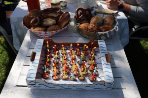 Что можно принести вместо торта на работу на день рождения?