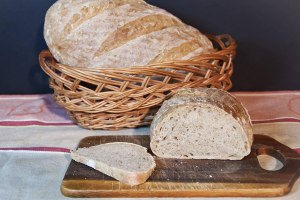 Что можно интересного добавить в домашний хлеб?