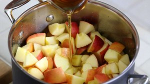 Как приготовить компот из печеных яблок?