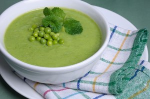 Как приготовить суп-пюре с рикоттой, зеленым горошком и зернами граната?