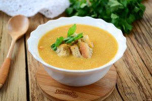 Как приготовить суп-пюре с морковью, луком-пореем и грибами?