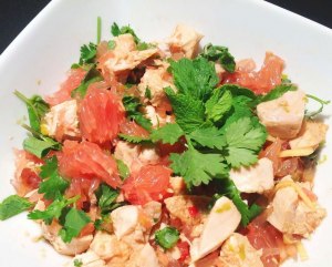 Как приготовить салат из курицы с грейпфрутом?