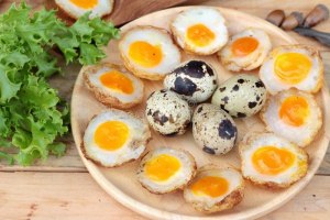 Как поджарить перепелиные яйца по-французски в прованском масле?