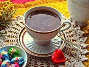 Как приготовить горячий шоколад с орехами по-ливански?
