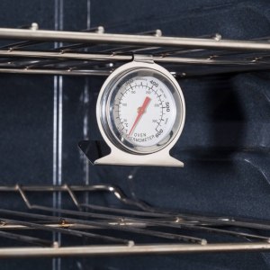 Вызывать ли сантехника чтобы прикрутить термометр к духовке?