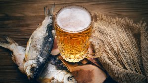 Почему так гармонично сочетается соленая рыба с пивом?