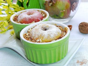 Как приготовить яблочный крамбл с курагой?