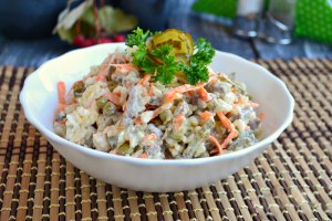 Как приготовить салат из свинины и риса?
