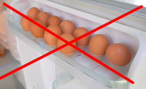 Почему нельзя мыть яйца и ставить в холодильник?
