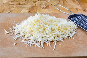 Как натереть плавленый сыр, чтобы он не остался на терке?