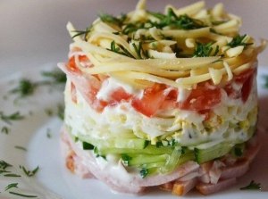 Салат "Праздничный" с помидорами, сыром, ветчиной, перцем. Какой рецепт?