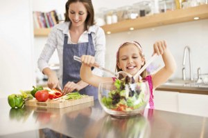 Как приучить питаться сбалансированно подростков?