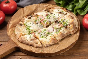 Как приготовить "Деревенскую" пиццу в домашних условиях?