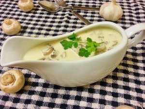 Что лучше использовать при для грибного соуса - сливки или сметану?