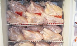 Как разделать тушку курицы для заморозки в холодильнике?