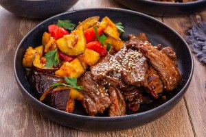 Какое мясо лучше класть в долму из баклажанов - баранину, говядину и т.д.?