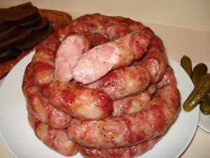 Как приготовить колбасу из свинины?