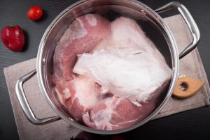 Холодец: сколько вымачивать мясо для холодца? зачем вымачивать мясо?